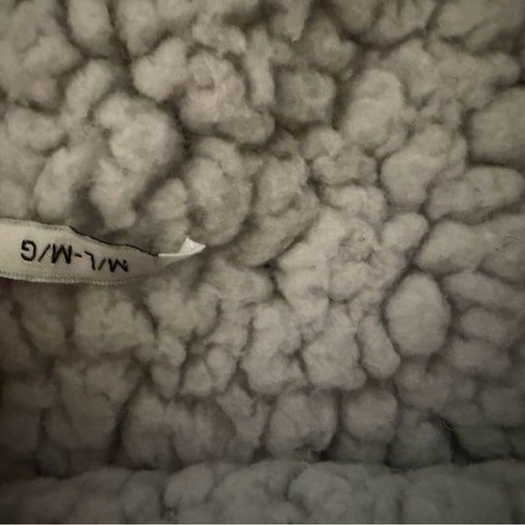 Reversible Sherpa Jacket - Cream and Gray - Picture 5 of 5